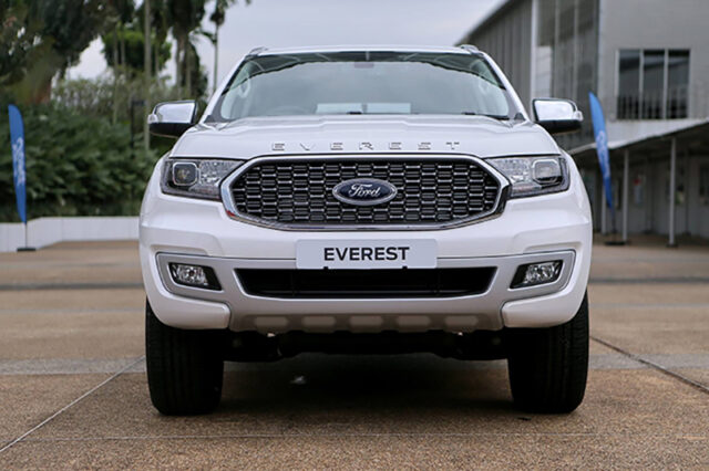 danh gia xe ford everest 2022 facelift gia ban tu 965 trieu dong 3130 640x426 - So sánh Ford Everest và Hyundai Santafe trên tất cả các phương diện
