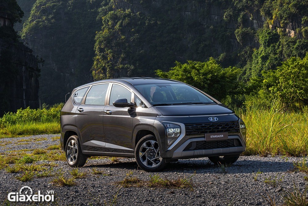Gi&aacute; xe Hyundai Stargazer 2024