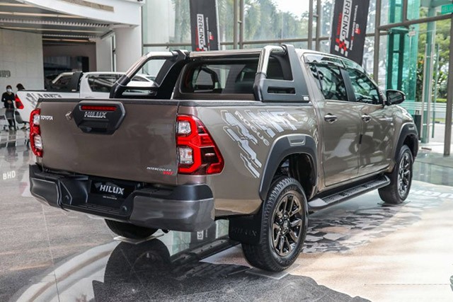 Phi&ecirc;n bản n&acirc;ng cấp của Toyota Hilux 2023 kh&ocirc;ng c&oacute; nhiều đổi mới về ngoại h&igrave;nh v&agrave; bố tr&iacute; nội thất.