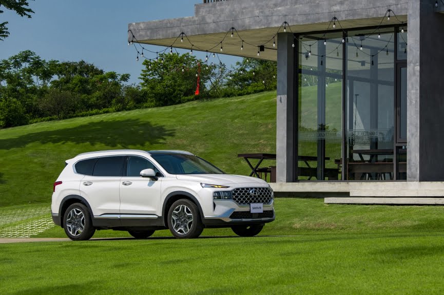 Đ&aacute;nh gi&aacute; xe Hyundai SantaFe Hybrid 2023: Cung c&acirc;́p th&ecirc;m sự lựa chọn cho khách hàng, phù hợp xu hướng tương lai
