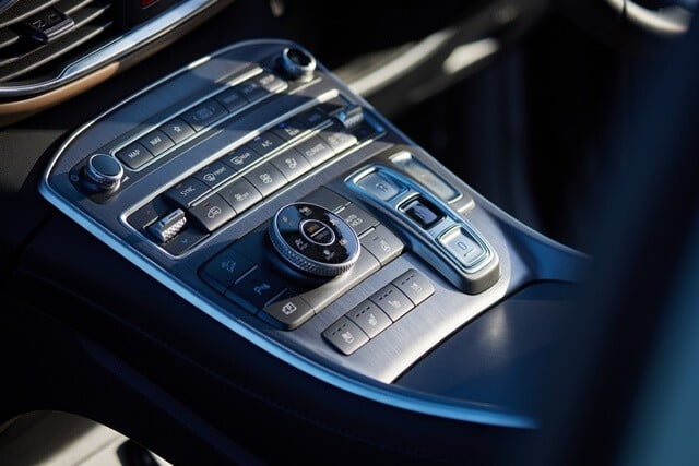 Đ&aacute;nh gi&aacute; xe Hyundai SantaFe Hybrid 2023: Cung c&acirc;́p th&ecirc;m sự lựa chọn cho khách hàng, phù hợp xu hướng tương lai