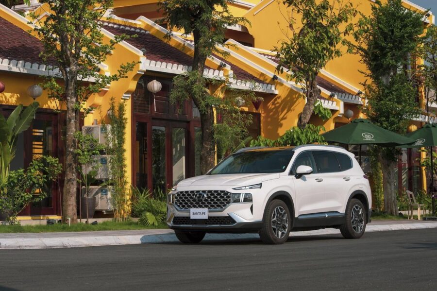 Đ&aacute;nh gi&aacute; xe Hyundai SantaFe Hybrid 2023: Cung c&acirc;́p th&ecirc;m sự lựa chọn cho khách hàng, phù hợp xu hướng tương lai