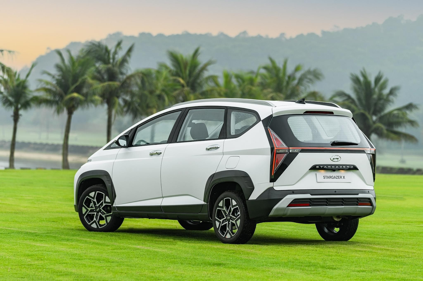 nen chon hyundai stargazer x hay toyota veloz cross top tren duong dua danh cho phan khuc mpv 7 cho 4831 7 - N&ecirc;n chọn Hyundai Stargazer X hay Toyota Veloz Cross Top tr&ecirc;n đường đua d&agrave;nh cho ph&acirc;n kh&uacute;c MPV 7 chỗ?