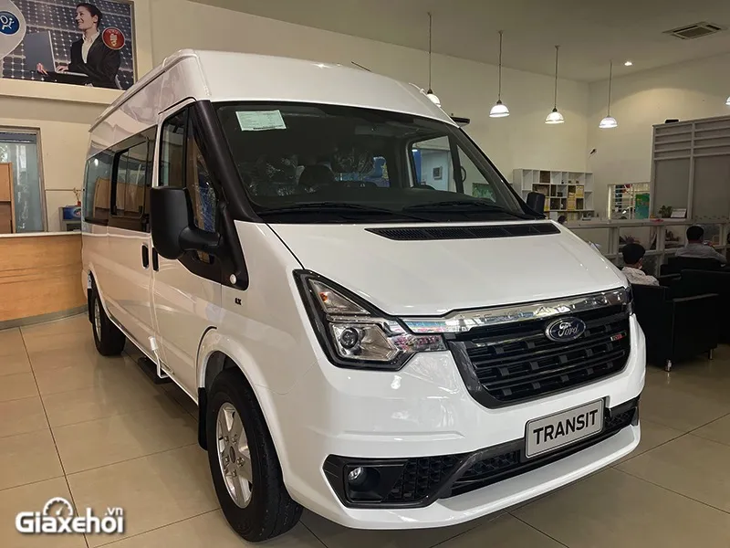 Gi&aacute; xe Ford Transit