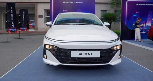 Hyundai Accent 1.5 AT 2025 - Chạy dịch vụ tốt, đáp ứng nhu cầu gia đình cơ bản hyundai accent 1 5 at 2024 danh gia thong so ky thuat gia xe khuyen mai 1 640x341 1 - Hyundai Accent 1.5 AT 2025 - Chạy dịch vụ tốt, đáp ứng nhu cầu gia đình cơ bản