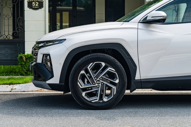 tucson 109 5 - Đ&aacute;nh gi&aacute; Hyundai Tucson bản Xăng ti&ecirc;u chuẩn, gi&aacute; 769 triệu đồng